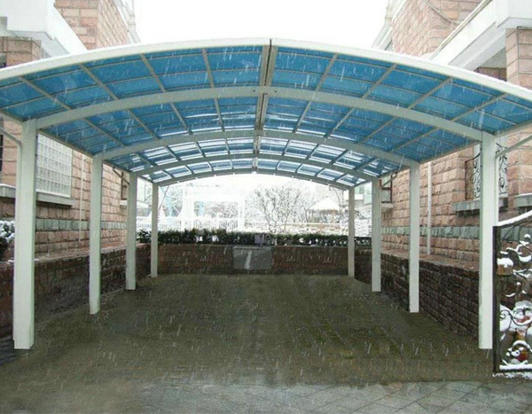 停車(chē)場(chǎng)坡道玻璃雨棚